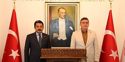 İskenderun Belediye Başkanı Mehmet Dönmez, Kaymakam Murat Sefa Demiryürek'e nezaket ziyaretinde bulundu. 