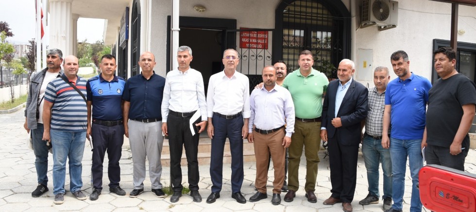 Antakya Belediye Başkanı İbrahim Naci Yapar, Akasya Mahallesi’nde süren temizlik ve yeşil alan çalışmalarını yerinde inceledi