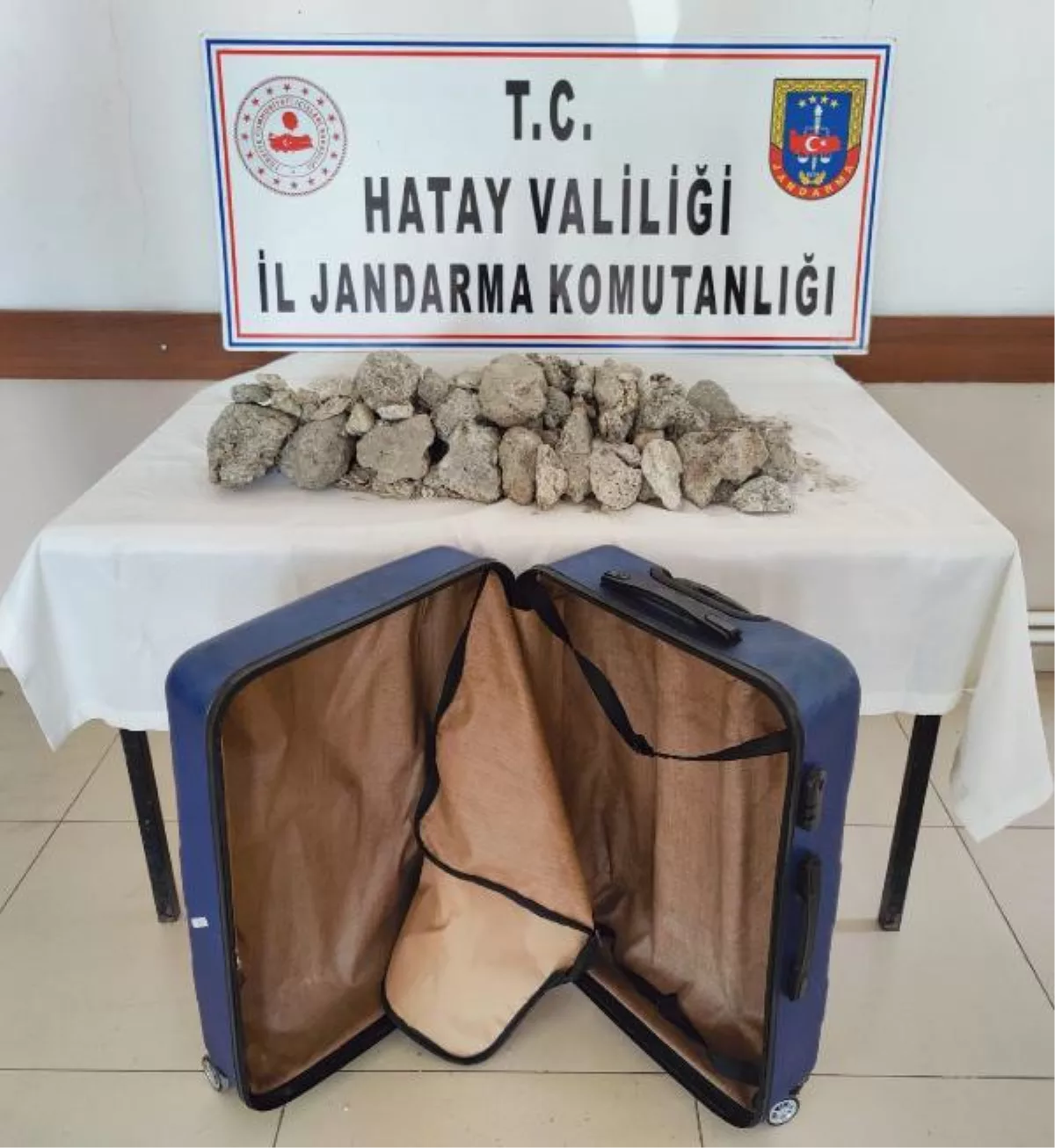 Hatay'da 4 milyon TL değerinde 16 kilogram 'balina kusmuğu' ele geçirildi