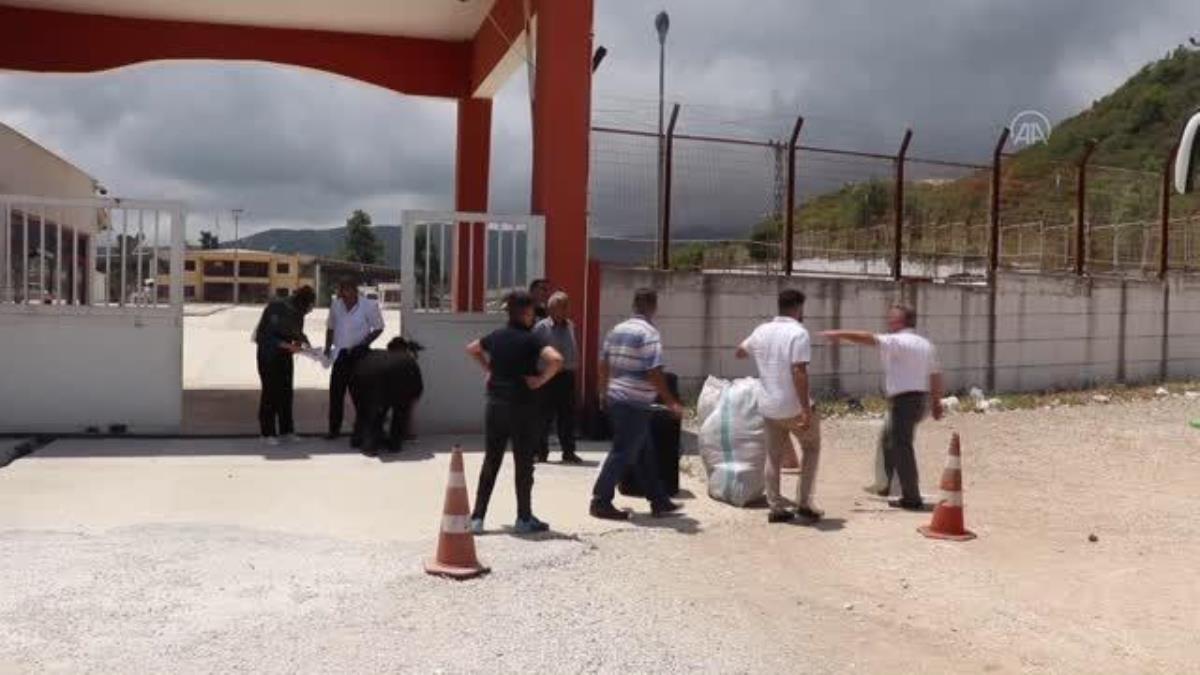 HATAY/KİLİS - İstanbul'dan yola çıkan 34 Suriyeli, ülkelerine uğurlandı - Haberler