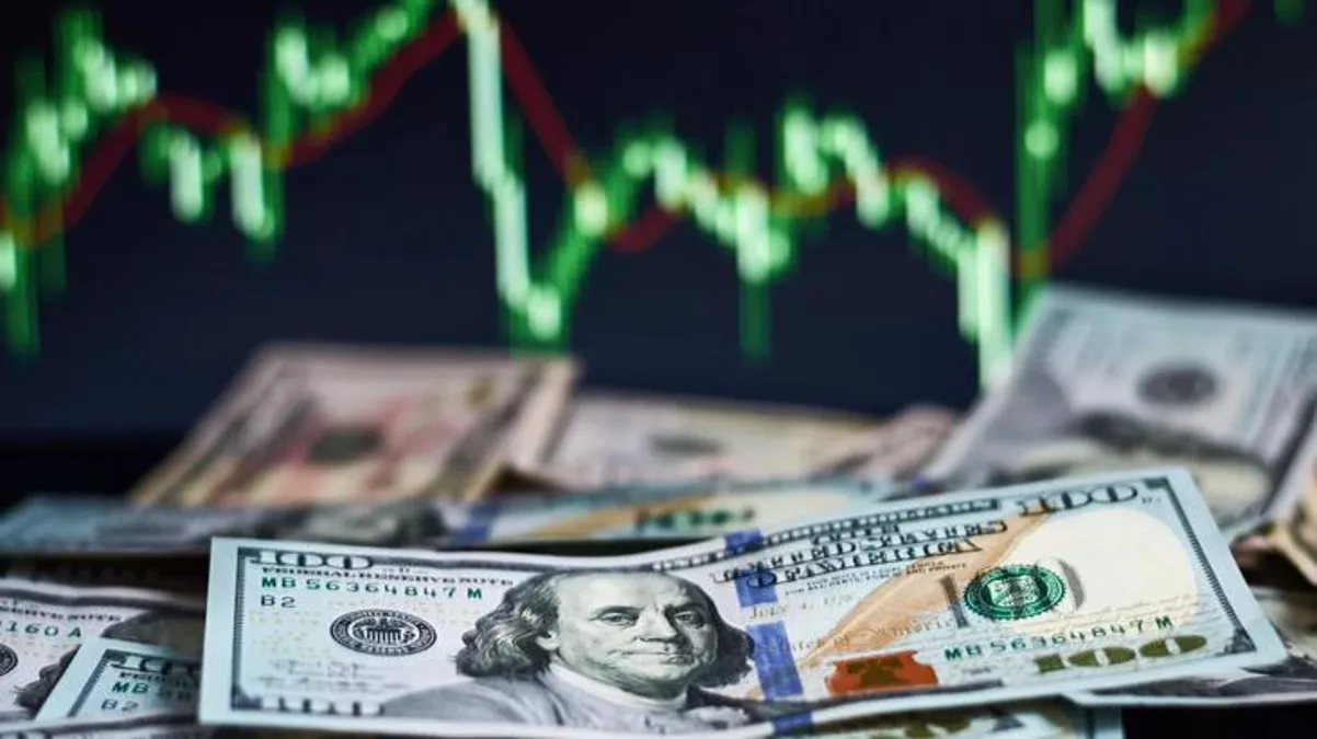 Merkez Bankası'nın faiz kararı beklenirken dolar 17,63 ile rekor kırdı