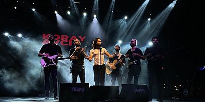  İskenderun'da 5 Temmuz Kültür, Sanat ve Turizm Festivali çerçevesinde düzenlenen Koray Avcı Konseri
