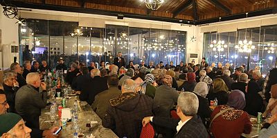 Altınözü Belediye Başkanı Rıfat Sarı ev sahipliğinde AK Partili kurmayları bir araya geldi. 