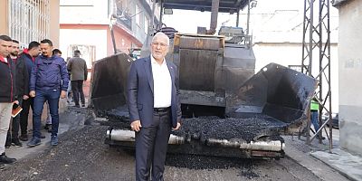 BAŞKAN TOSYALI ASFALT ÇALIŞMALARINI YERİNDE İNCELEDİ