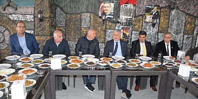 BAŞKAN YAVUZ KIRIKHAN BASINI İLE AYLIK RUTİN TOPLANTISINI YAPTI