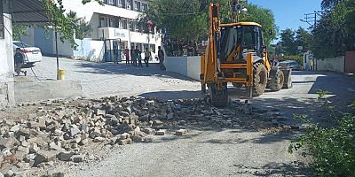 DEFNE’DE YOL ÇALIŞMALARI HIZ KESMİYOR