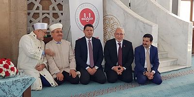 Genç Hafızlara Belgeleri ve Hediyeleri Törenle Verildi