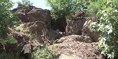 Hatay'da doğal klima özelliği olan mağara, yaz aylarında ilgi görüyor