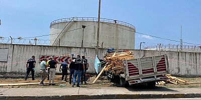 Hatay'ın İskenderun ilçesinde duvara çarpan kamyonetin sürücüsü yaşamını yitirdi.