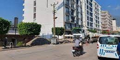 Hatay'ın Payas ilçesinde, çalıştığı inşaatta elektrik akımına kapılan işçi hayatını kaybetti.