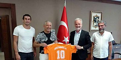 İTSO Başkan Yılmaza Forma Hediye Edildi