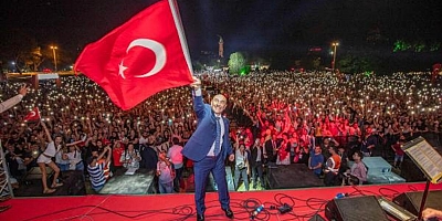  İzmir'in kurtuluşunun 100. yılında görkemli kutlama