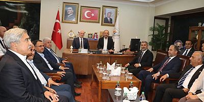 ÖZHASEKİ’DEN BELEDİYE BAŞKANI TOSYALI’YA ZİYARET