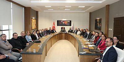 SAĞLIK ÇALIŞANLARI İLE AKADEMİSYENLER EL ELE