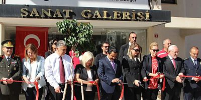 Sarı Zeybekler Derneği Cumhuriyeti 99 Atatürk Fotoğrafı ile Özel bir Sergi Açtı